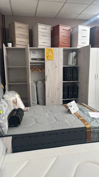 Guardaroba a 4 ante in legno e tessuto