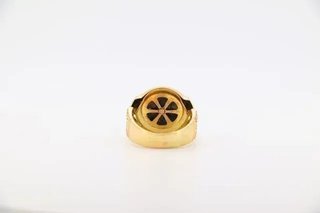 ANILLO SELLO CORONA CON FONDO NEGRO ONIX CON GRECA