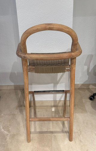 Taburete Kave Home Madera y Rattan