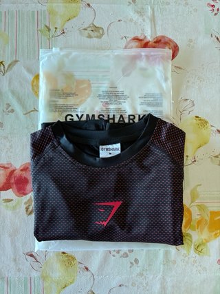 Camiseta Gymshark Onyx Negra y Roja