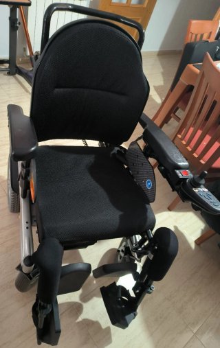 Silla de ruedas eléctrica motorizada