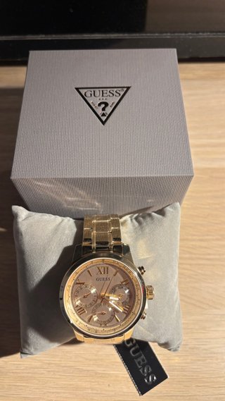 Reloj Guess Dorado (Nuevo sin estrenar).