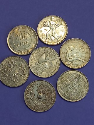 Lotti di 7 monete italiane da 200 lire