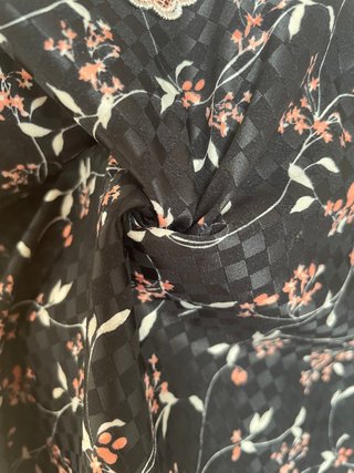 Camisón floral con encaje