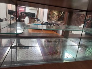 Mueble clásico vintage madera y cristal