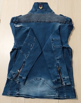 Chaqueta militar y motera azul