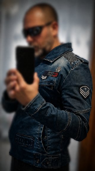 Chaqueta militar y motera azul