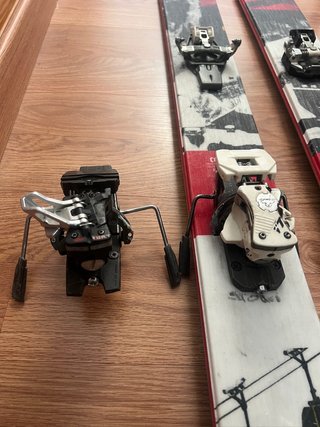 Esquís K2 Coomback con fijaciones de travesía