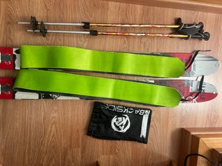 Esquís K2 Coomback con fijaciones de travesía
