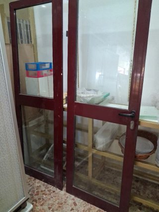 Puerta doble aluminio burdeos cristal