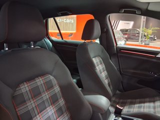Volkswagen Golf TSi 220 cv