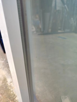 Ventana abatible aluminio blanca
