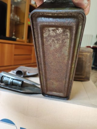 Lotto Militaria: 2 pale, 2 casse, 1 contenitore