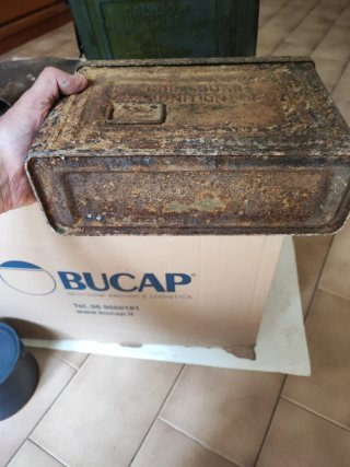 Lotto Militaria: 2 pale, 2 casse, 1 contenitore