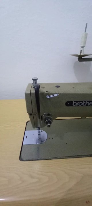 Vendo máquina de coser .