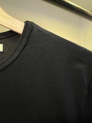 Black tee 02
