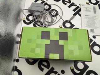 New Nintendo 2DS XL Minecraft Creeper Edition