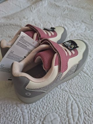 NUEVAS, Deportivas niña con luz Talla 32.