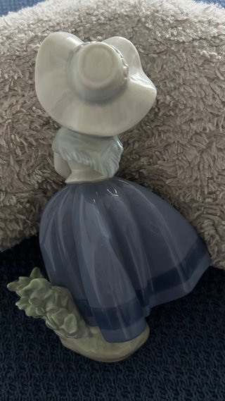 Figura Lladró Niña con Cesta Flores