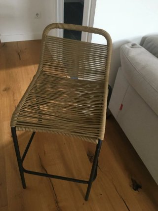 Silla alta beige y negra