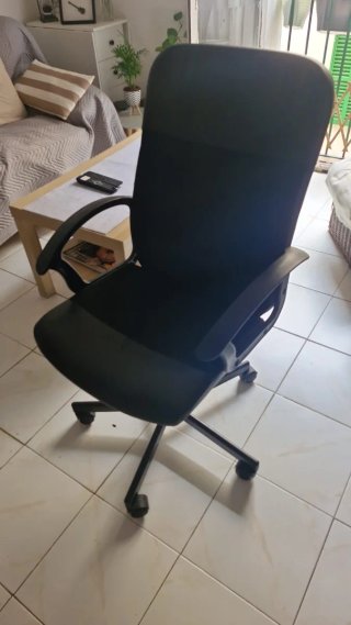 Silla de oficina negra