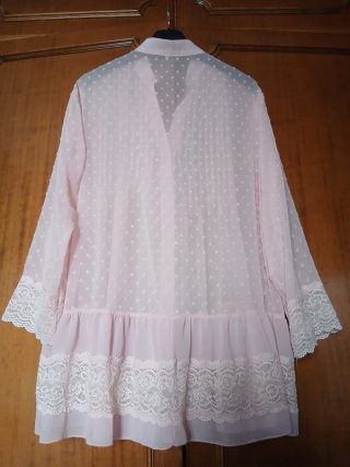 Blusa rosa con encaje