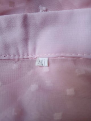 Blusa rosa con encaje