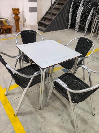 Mesa y 4 Sillas Exterior