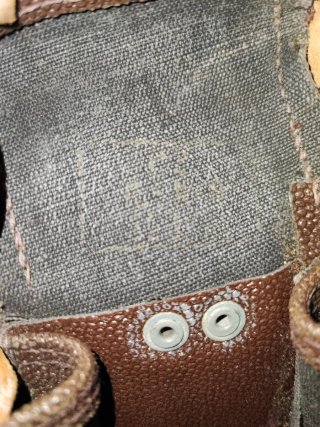 Giberna in pelle con borchie