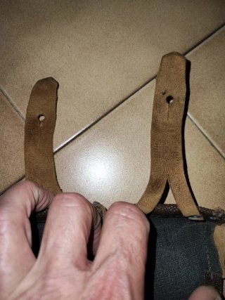 Giberna in pelle con borchie