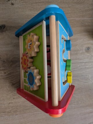 Triangolo attività Hape in legno
