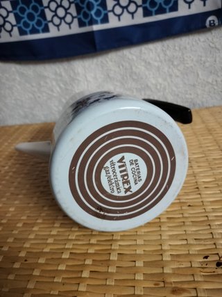 Tetera Vintage Blanca y Marrón