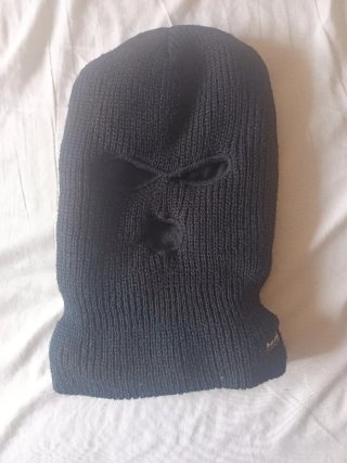 Pasamontañas negro tejido