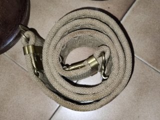 Lotto Militaria WW2: Contenitore e cinghia