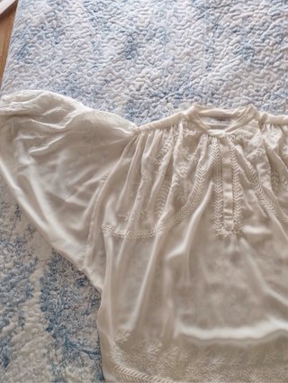 Blusa romántica bordada