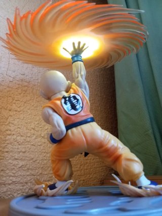 590. Figura con luz Krilín Dragon Ball Z DBZ