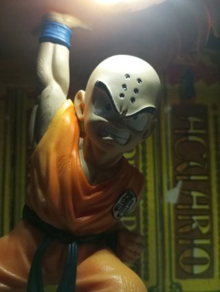 590. Figura con luz Krilín Dragon Ball Z DBZ