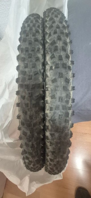 2 Cubiertas Schwalbe 27.5 y sillín