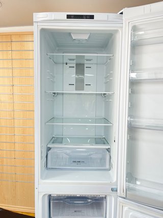 NEVERA INDESIT 2MTS NOFROST A+++. SEMINUEVO
