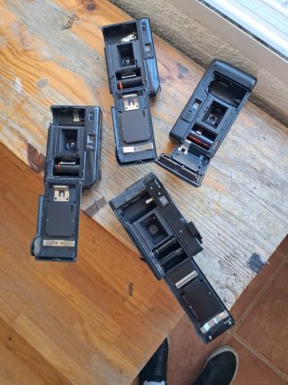 Consegna di fotocamere Canon e Nikon per ricambi