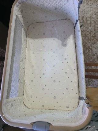 Cuna de bebé con mosquitera con colchon