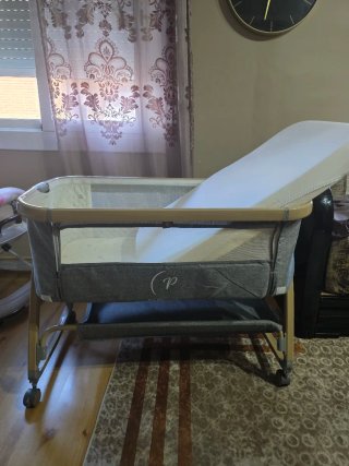 Cuna de bebé con mosquitera con colchon
