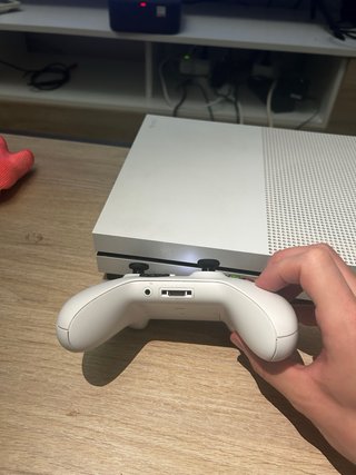 Xbox One S 1TB + Mando Original