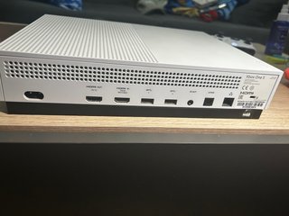 Xbox One S 1TB + Mando Original