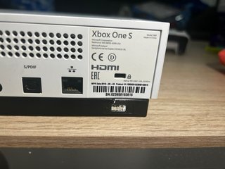 Xbox One S 1TB + Mando Original