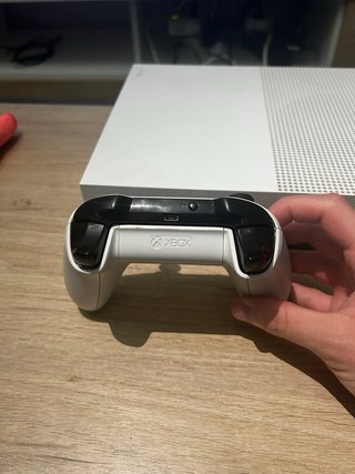 Xbox One S 1TB + Mando Original