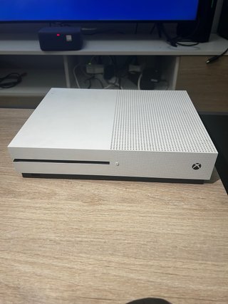 Xbox One S 1TB + Mando Original