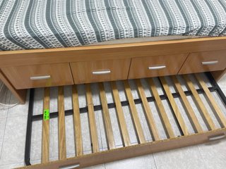 Cama doble de madera con cajones