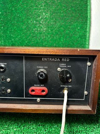 Amplificador Vintage Plata y Madera