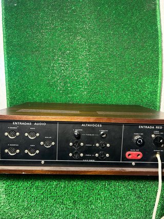 Amplificador Vintage Plata y Madera